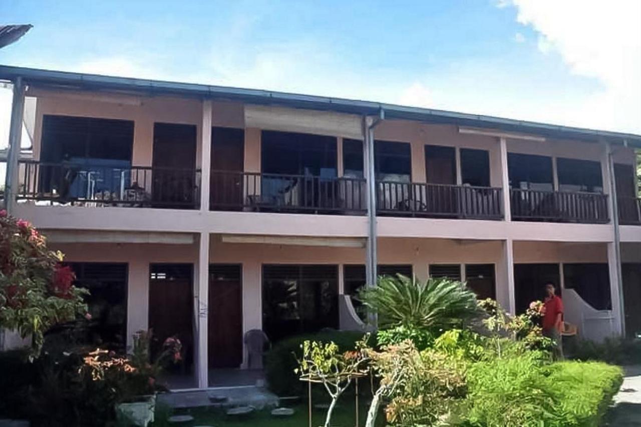 Bernard Guest House & Resto Redpartner Ambarita Exterior photo